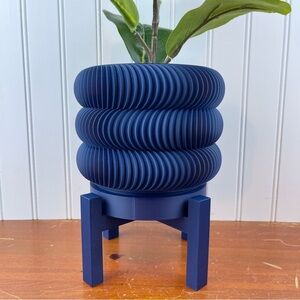 The Maro Planter Pot, Flower Pot, Indoor Planter w/ Drainage Holes